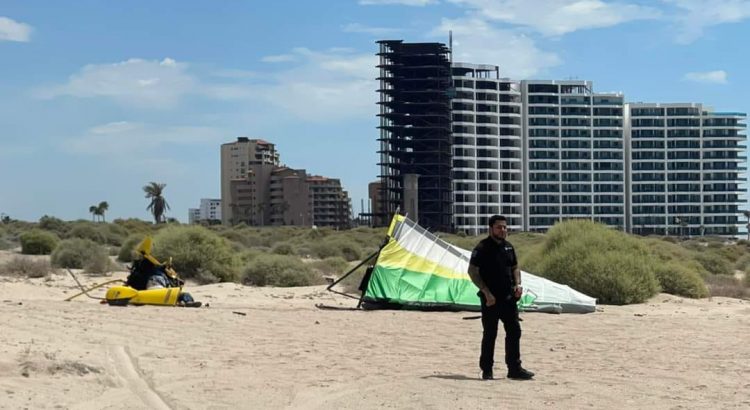 Cae ultraligero y deja a dos personas sin vida en Sandy Beach