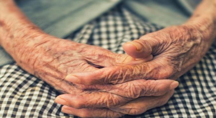 Alzheimer principal causa de demencia en adultos mayores